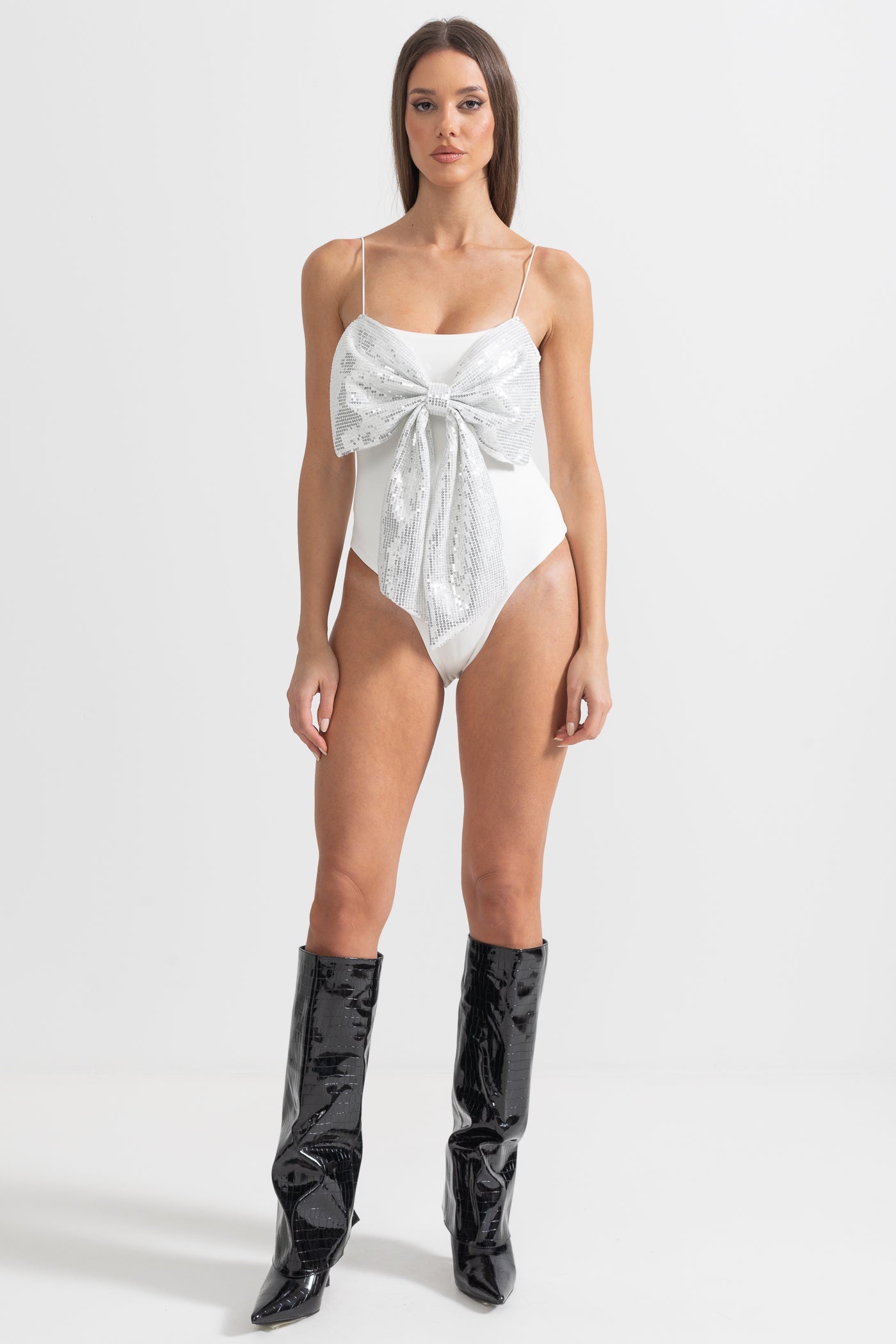 Önü Büyük Pullu Fiyonklu Bodysuit